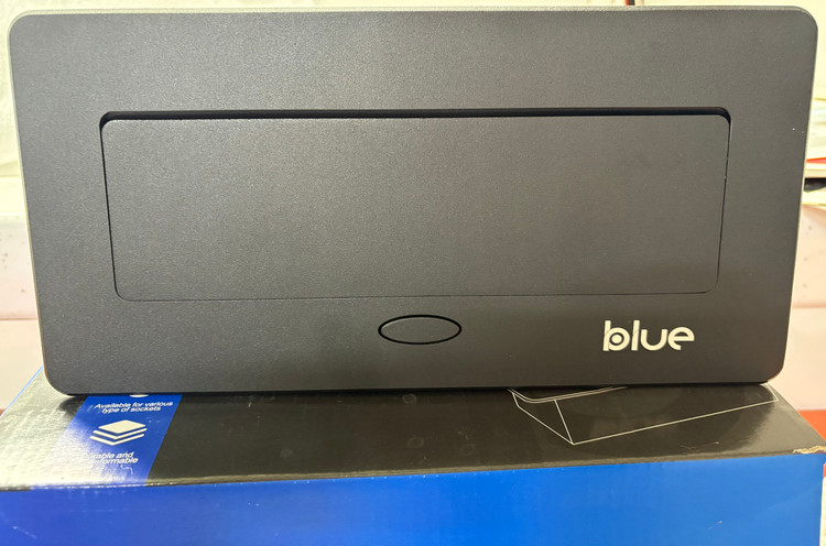 پریز توکار بلو ( blue ) رنگ مشکی